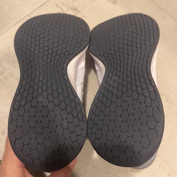 New balance Fresh Foam women’s sneaker size 5 1/2 - Picture 6 of 6